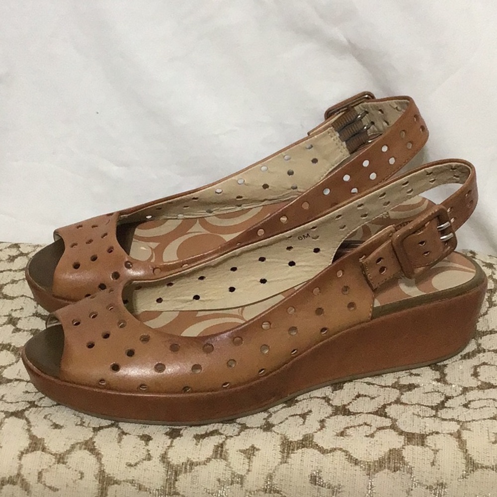 Kenneth Cole Reaction Brown Leather Perforated Adjustable Slingbacks Sz 6